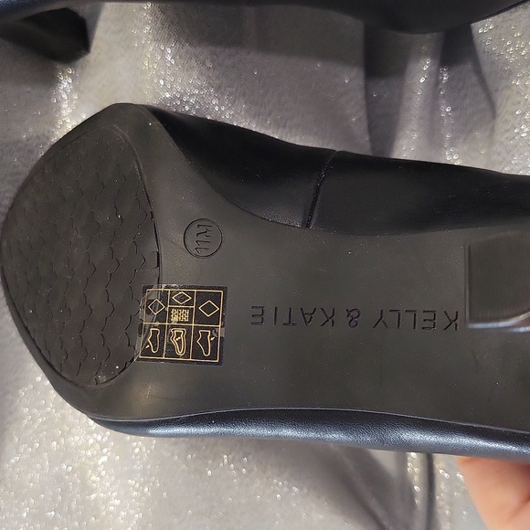 KELLY & KATIE PUMPS, BLACK, SIZE 11M - Picture 3 of 4